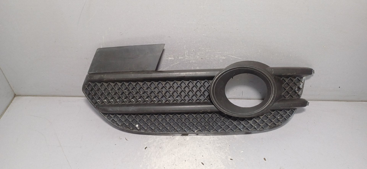 RESETKA BRANIKA AUDI Q3 > 11-15 8U0807681A