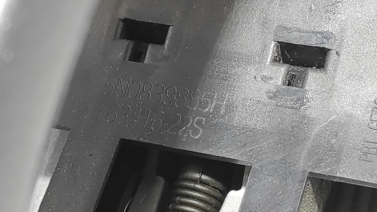 DIJELOVI RUCKA VRATA VW TOUAREG > 11-14 5N0839885H