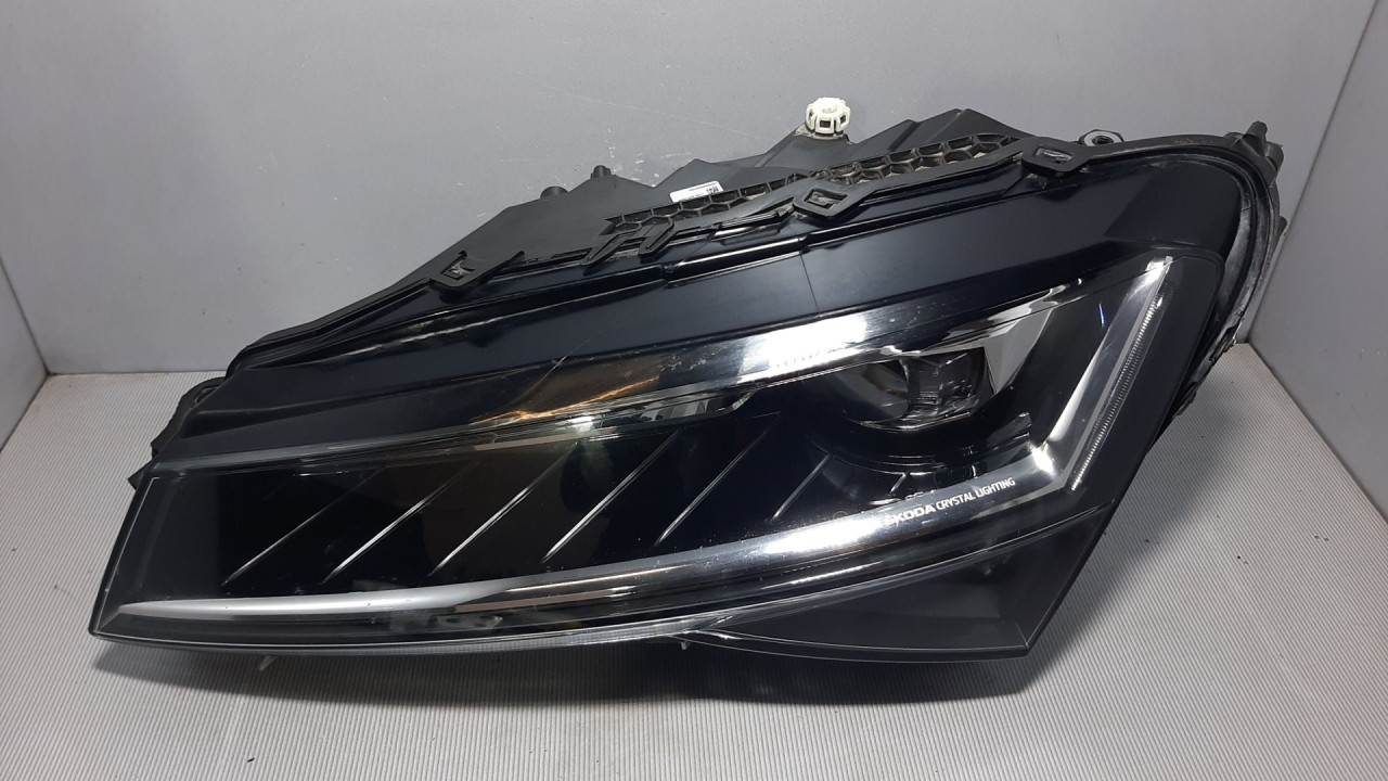DIJELOVI FAR SKODA SUPERB > 15-19 3V1941015D