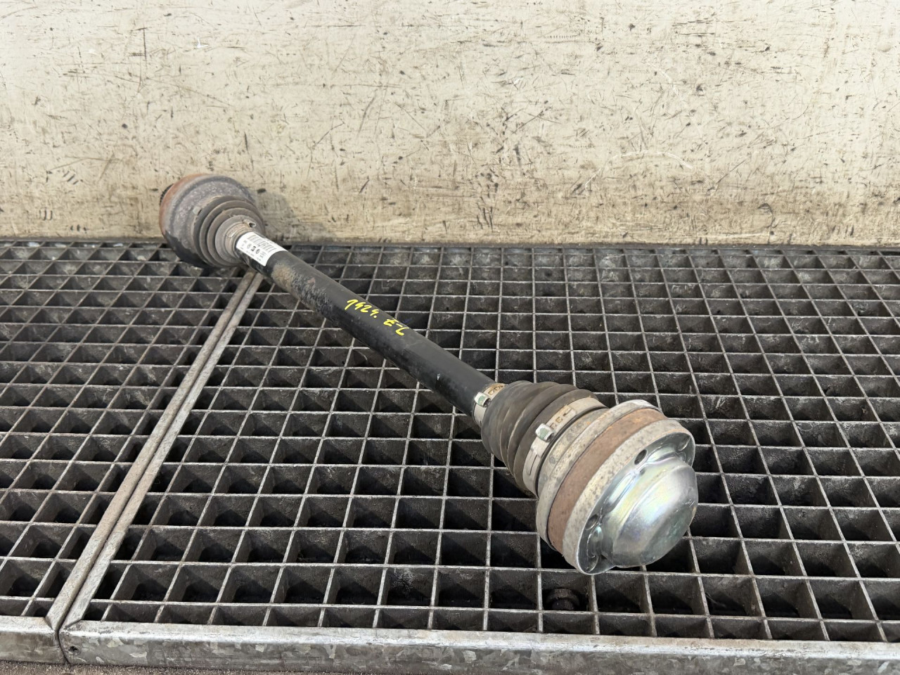 DIJELOVI POLUOSOVINA AUDI Q5 > 12-16 2.0 8R0501203C