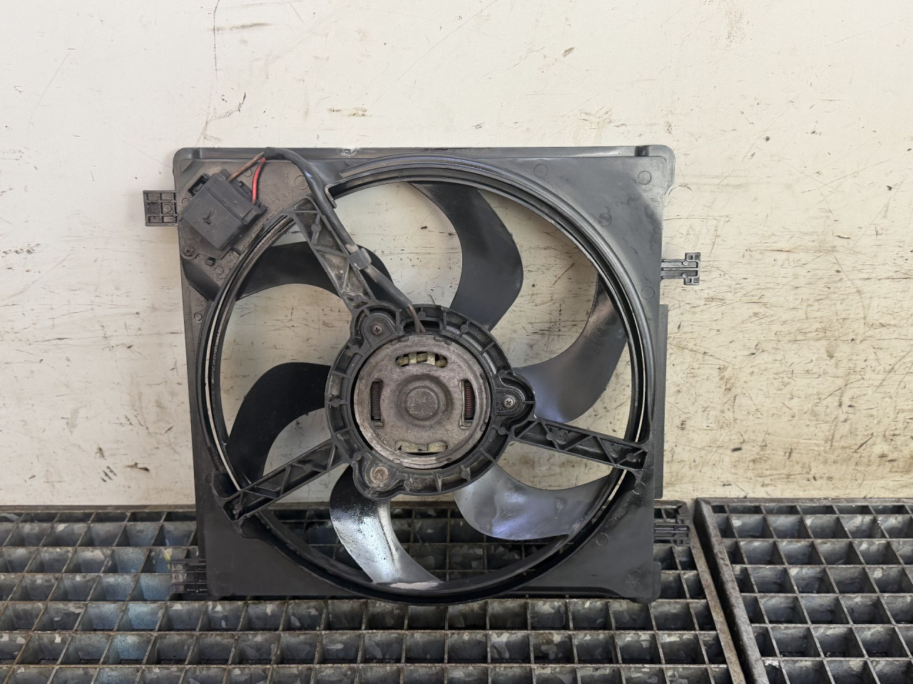 DIJELOVI VENTILATOR VW UP > 12-16