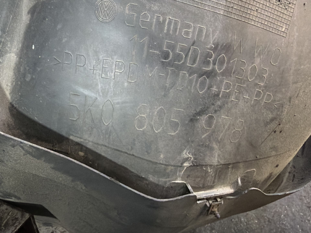 DIJELOVI UNUTRASNJI BLATOBRAN VW GOLF 6 > 08-12 1.6