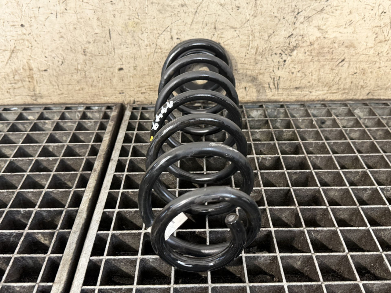 DIJELOVI OPRUGA AMORTIZERA VW PASSAT B8 > 14-19 2.0 3Q0511115AJ