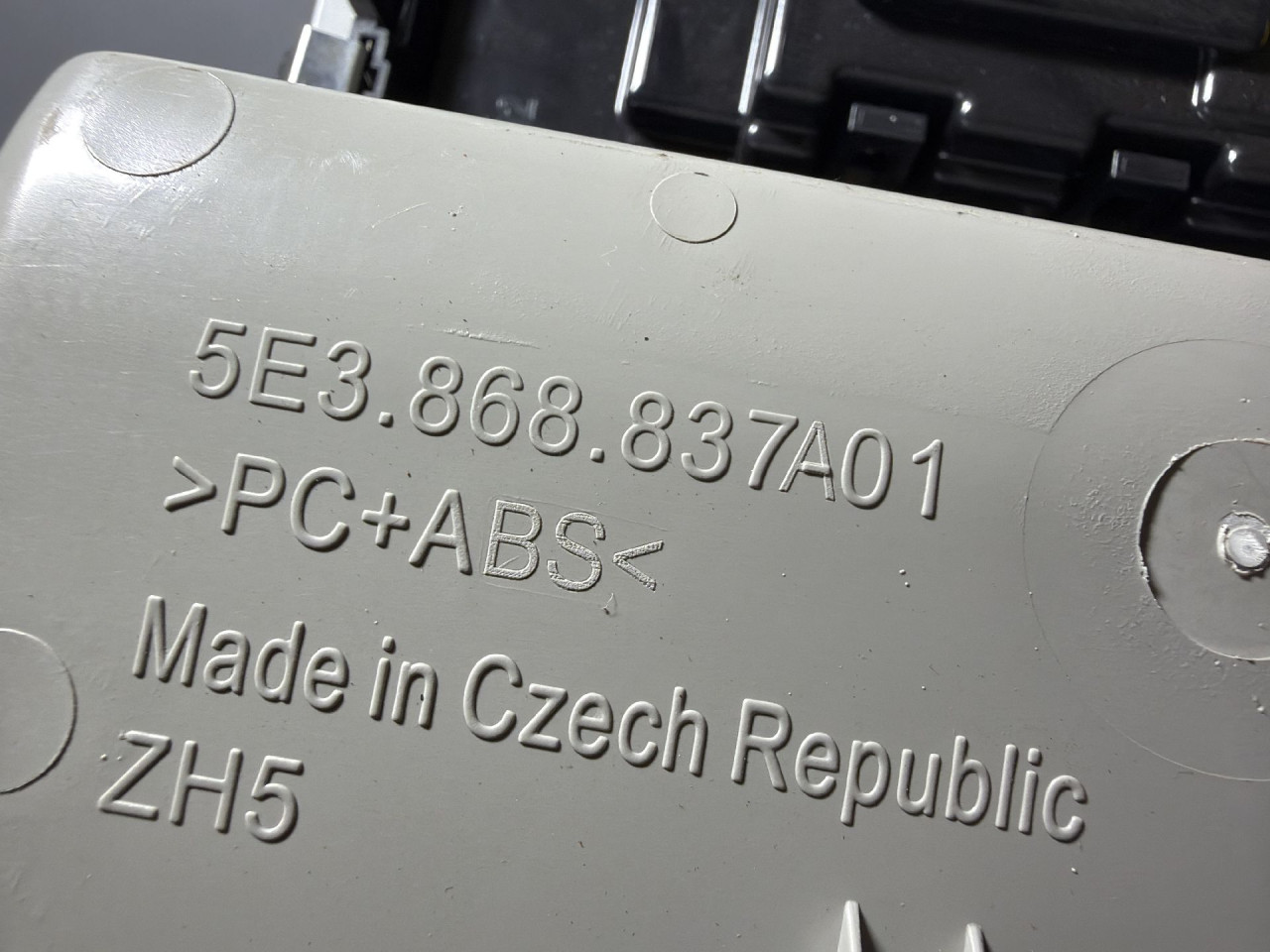DIJELOVI RASVJETA U KABINI SKODA OCTAVIA > 19- 1.0 5E3868837A