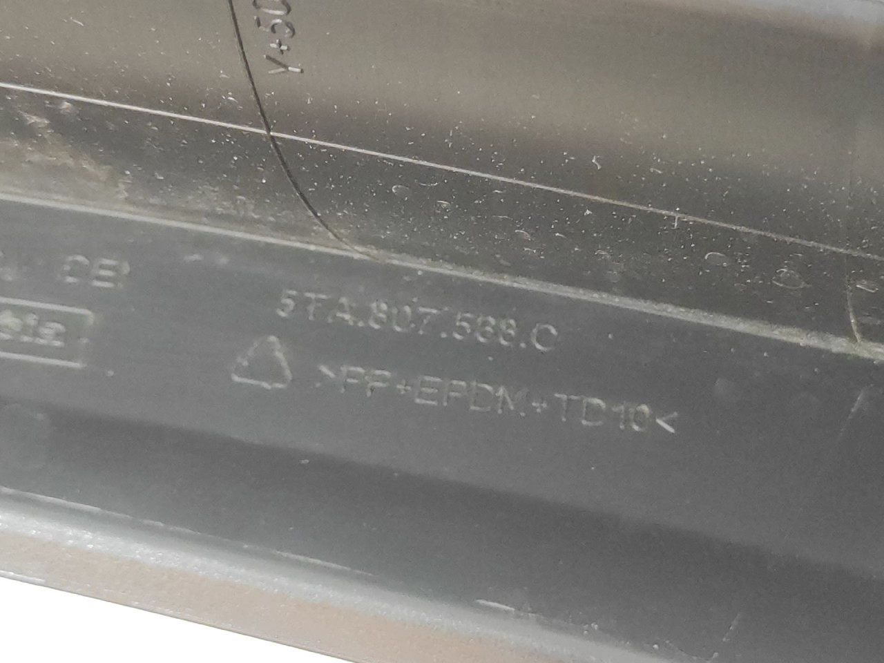 DIJELOVI SPOJLER VW TOURAN > 15- 5TA807568C