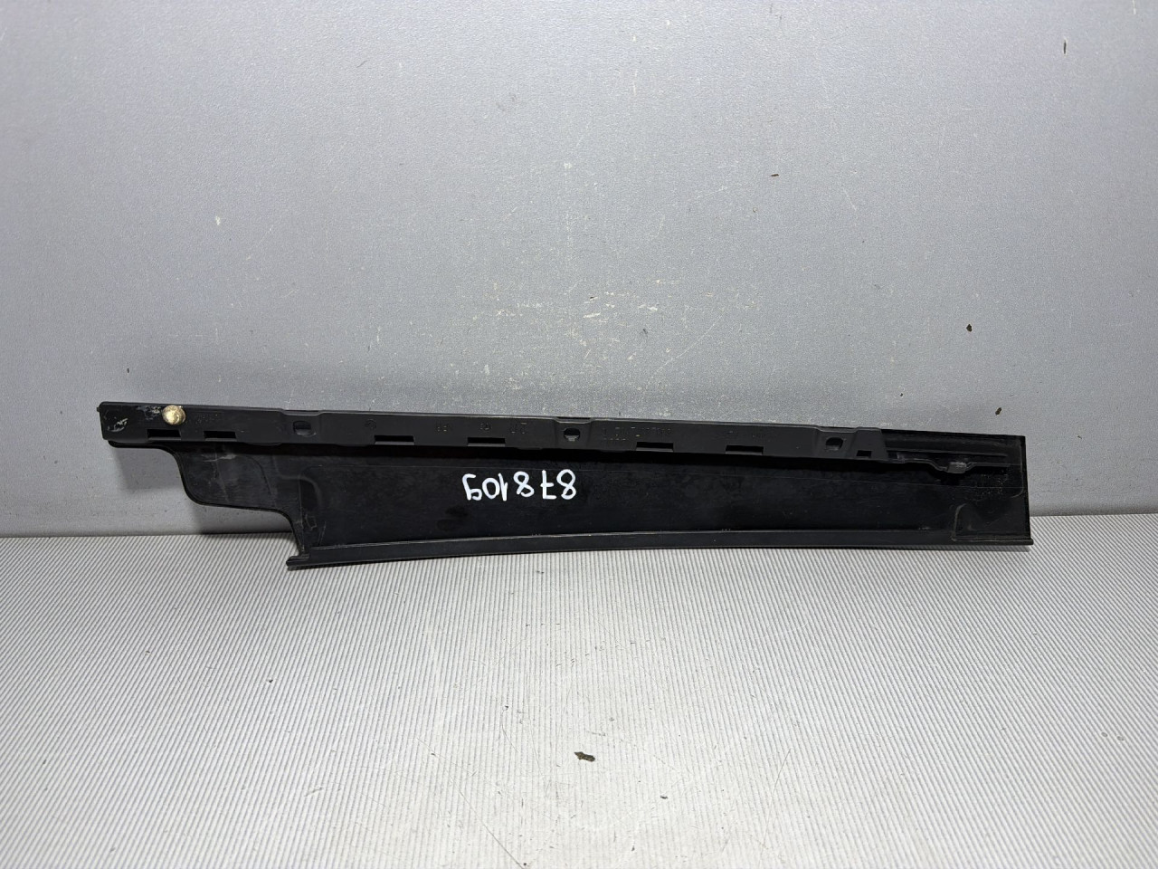 DIJELOVI LAJSNA AUDI Q3 > 11-15 2.0 8U0837902C