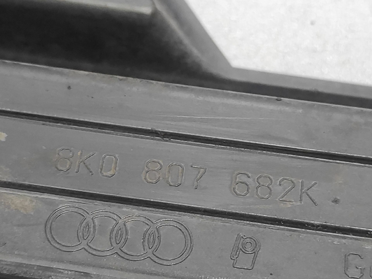 RESETKA BRANIKA AUDI A4 (B8) > 12-15 8K0807682K