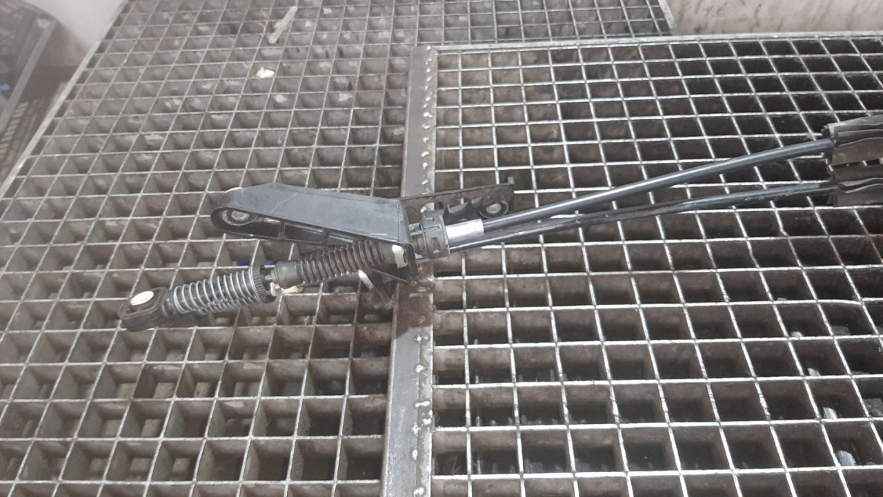 DIJELOVI SALTEBLA VW CADDY > 10-15 1T0711049BD