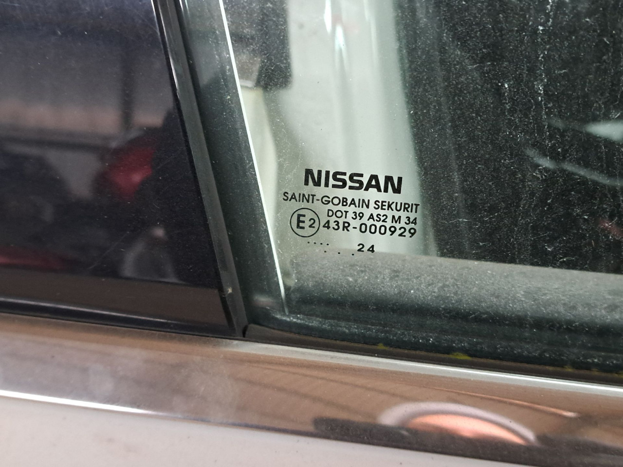 DIJELOVI STAKLO SKODA YETI > 10-13