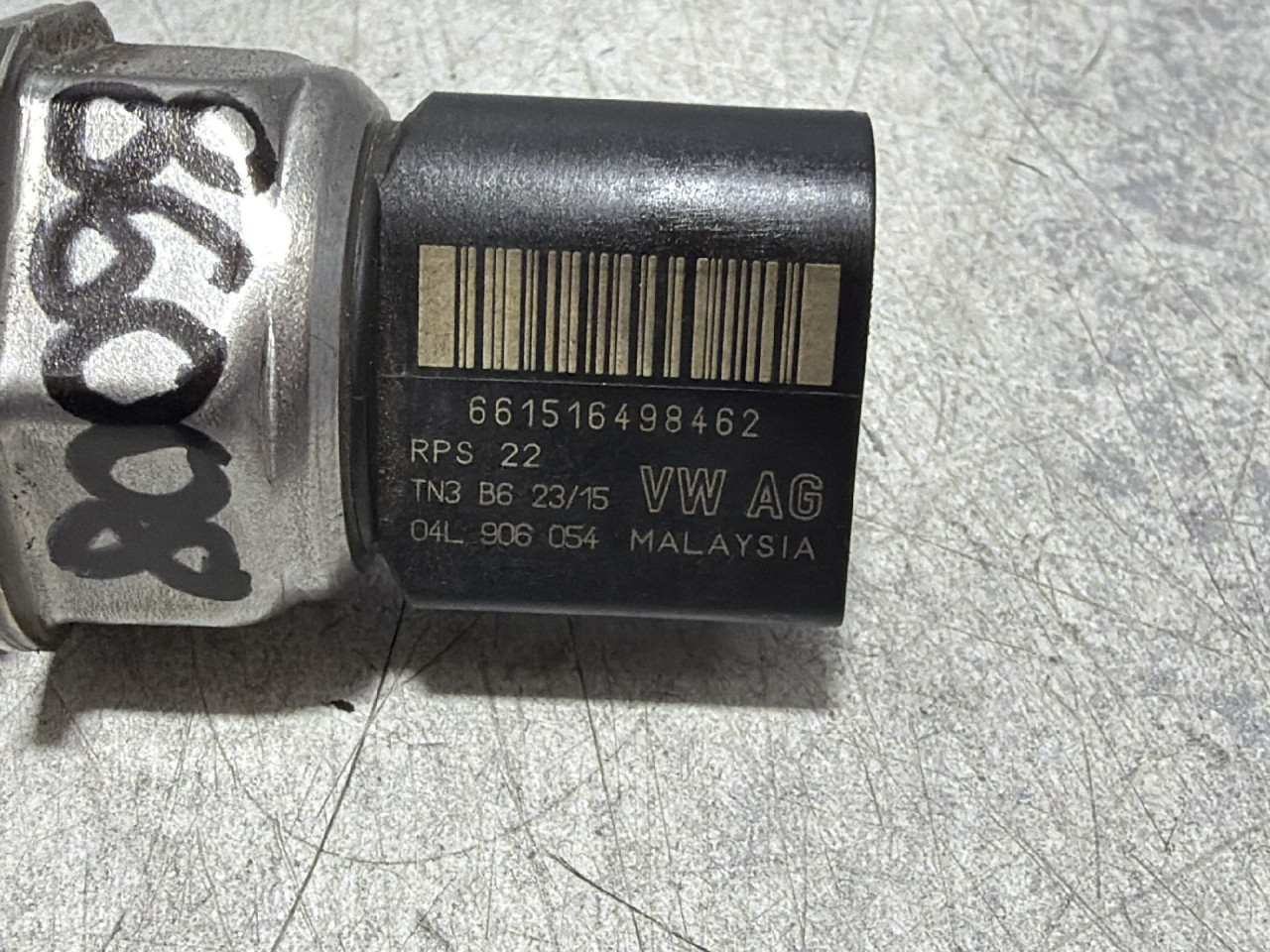 DIJELOVI SENZOR PRITISKA GORIVA SKODA YETI > 13- 2.0 04L906054