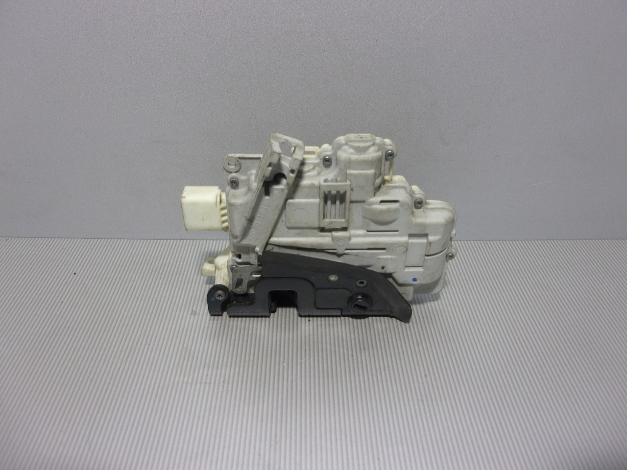BRAVA VRATA VW PASSAT B7 > 10-14 VW055036 3C4839016A
