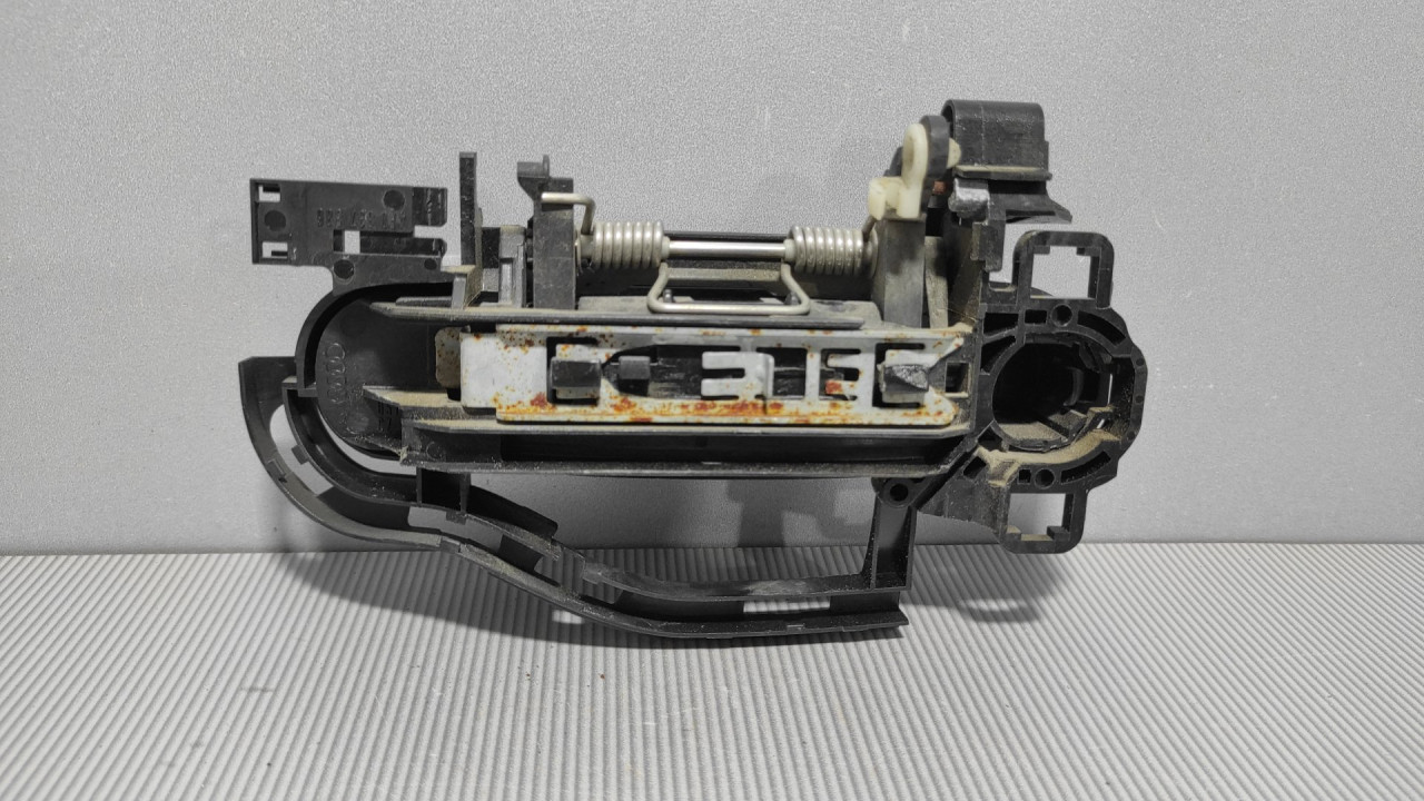 DIJELOVI RUCKA VRATA AUDI A6 > 08-11 4F0837886