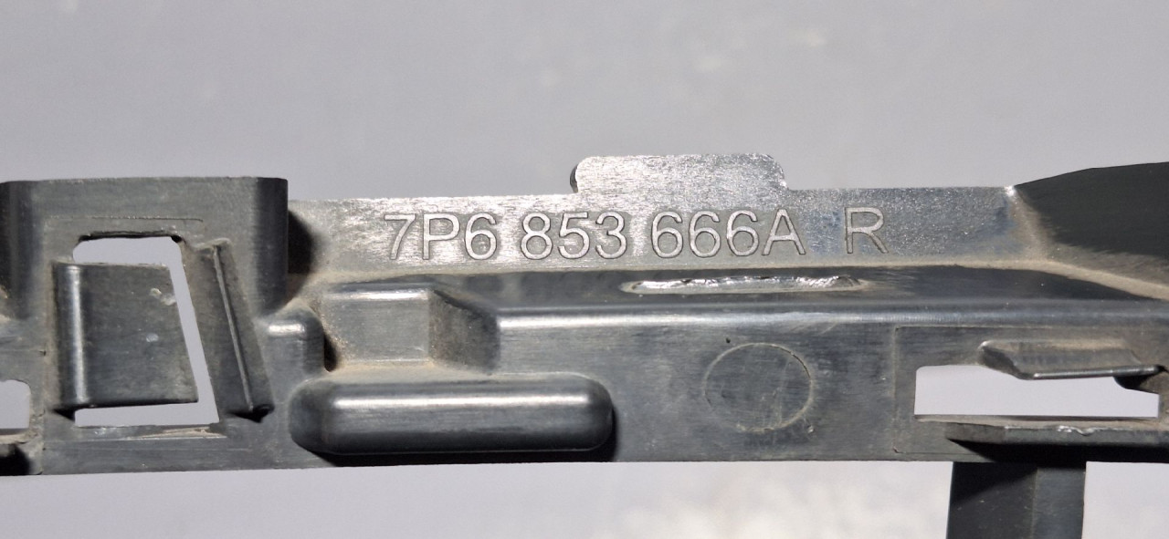 DIJELOVI RESETKA BRANIKA VW TOUAREG > 11-14 7P6853666A