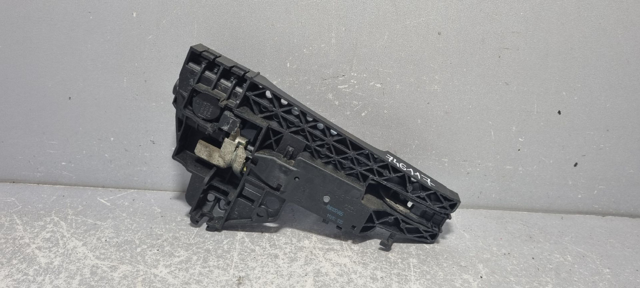 DIJELOVI RUCKA VRATA AUDI Q3 > 11-15 8U0837885