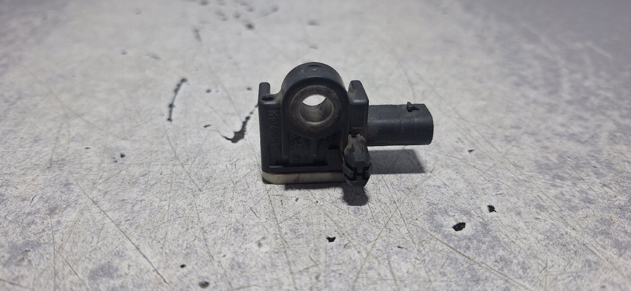 SENZOR AIRBAGA MERCEDES GLE (W166) > 15-18 A1668210151