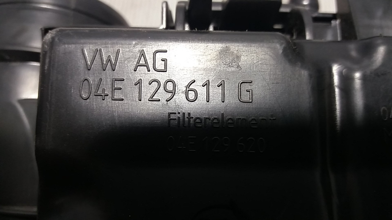 KUCISTE FILTERA ZRAKA VW GOLF 7 > 12-16 04E129611G