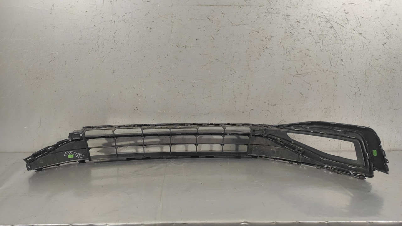 RESETKA BRANIKA VW PASSAT B8 > 14- 3G0853677AE