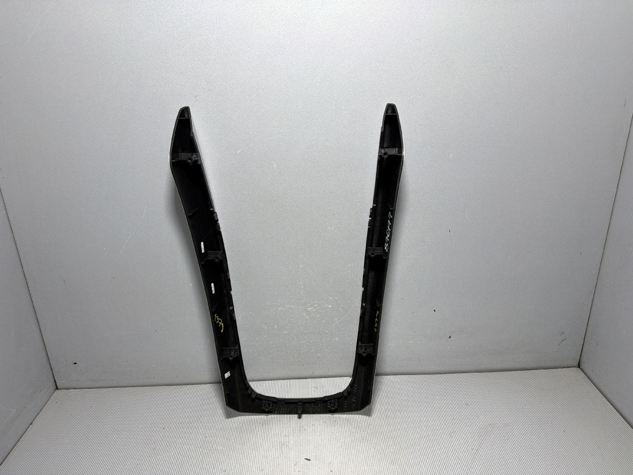 DIJELOVI PLASTIKA AUDI Q5 > 12-16 2.0 8R0863305