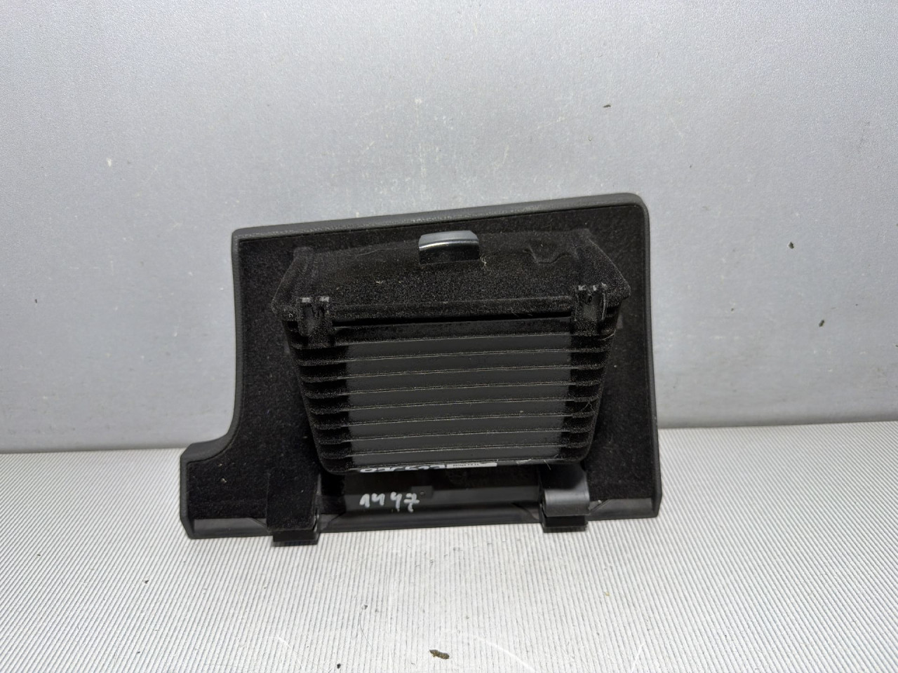 DIJELOVI PLASTIKA VW PASSAT B8 > 14-19 2.0 3G1857921C