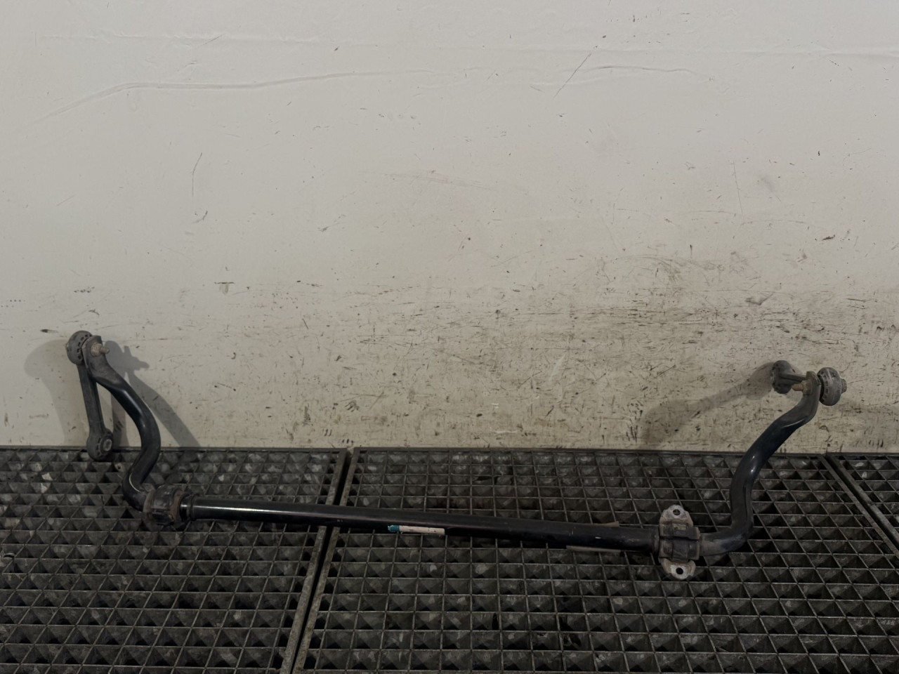 DIJELOVI BALANS STANGA AUDI A4 (B9) > 15-18 2.0 8W0411309A