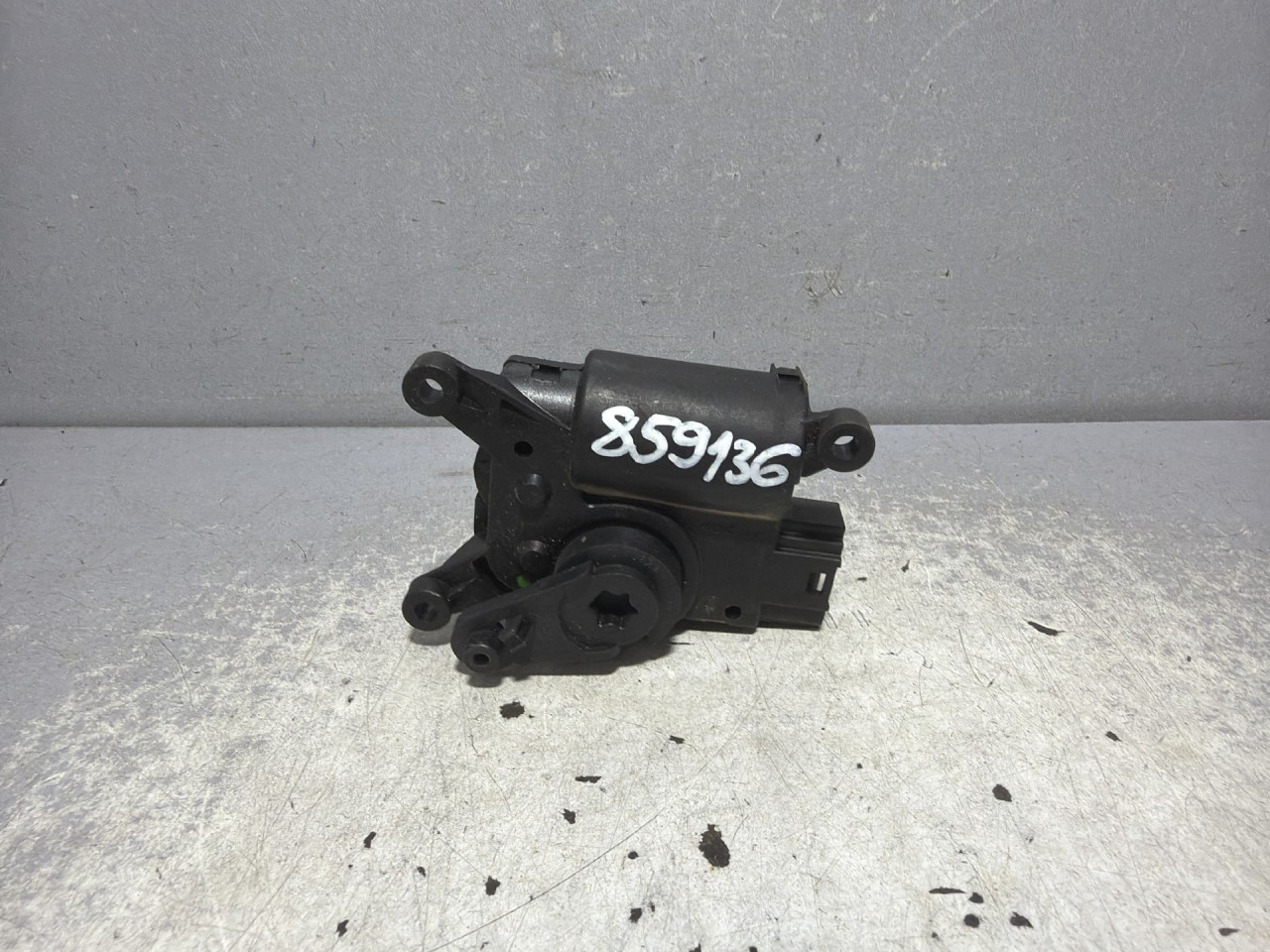DIJELOVI MOTORIC KLAPNE VW TIGUAN > 11-15 1K0907511Q