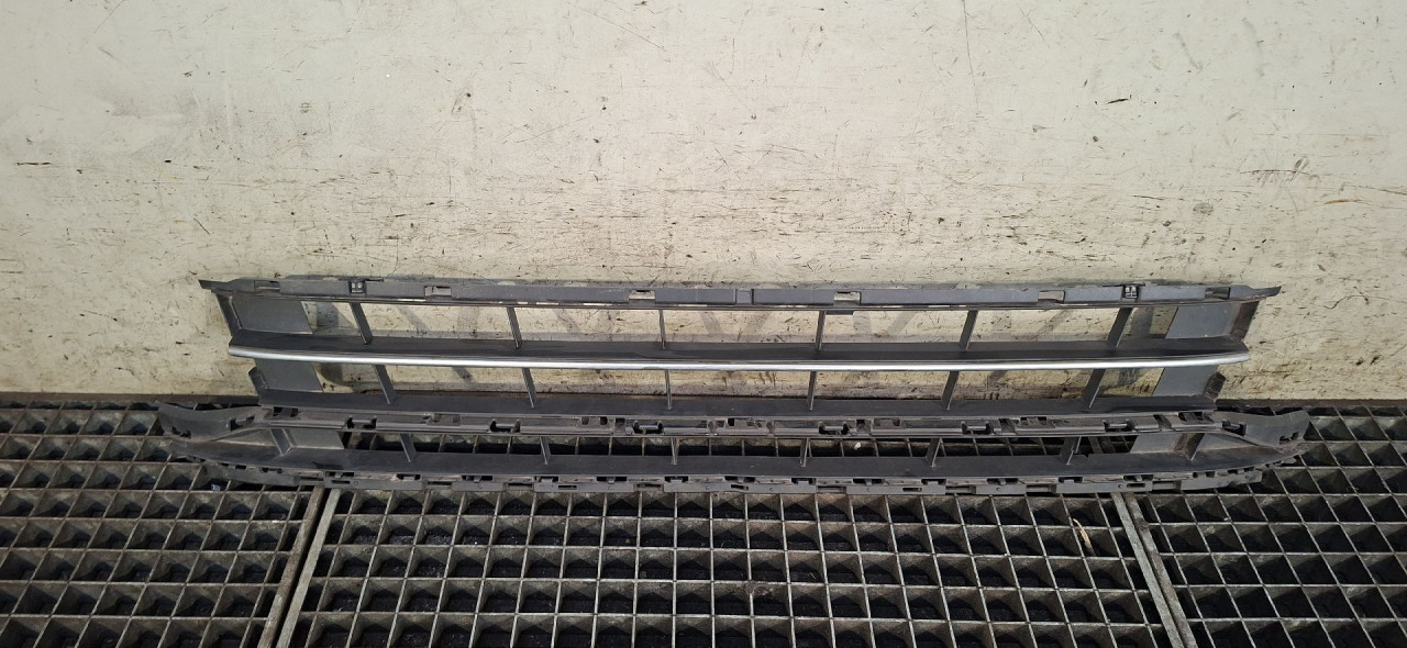 DIJELOVI RESETKA BRANIKA VW PASSAT B8 > 14-19 3G0853677A