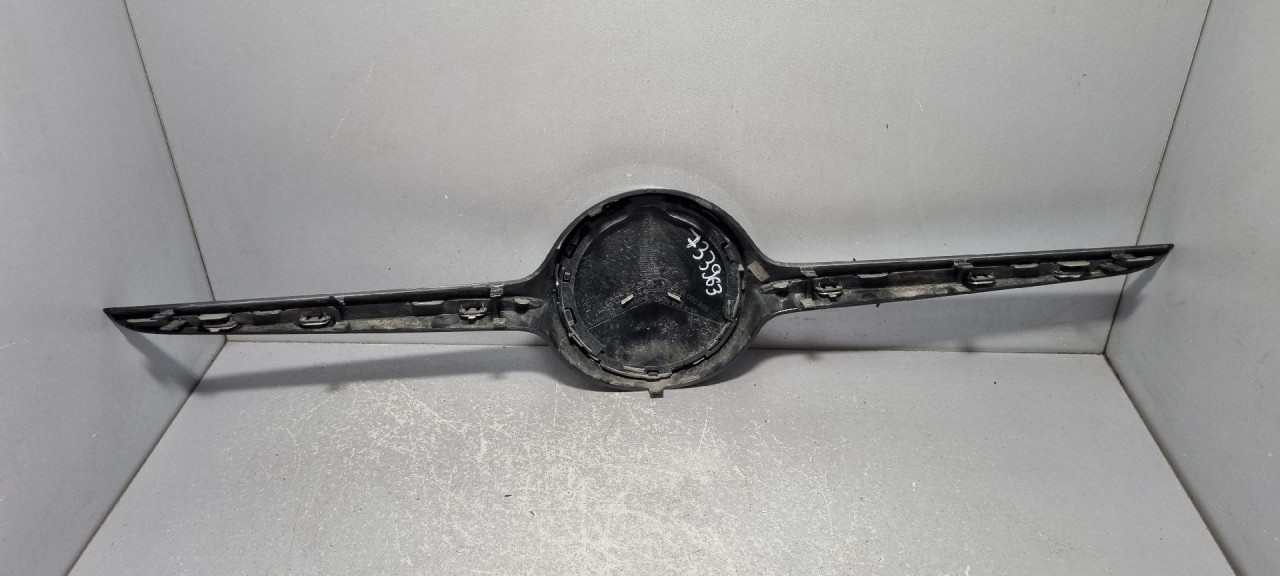 PREDNJI ZNAK MERCEDES C KLASA (W205/S205) > 18-21 A2058