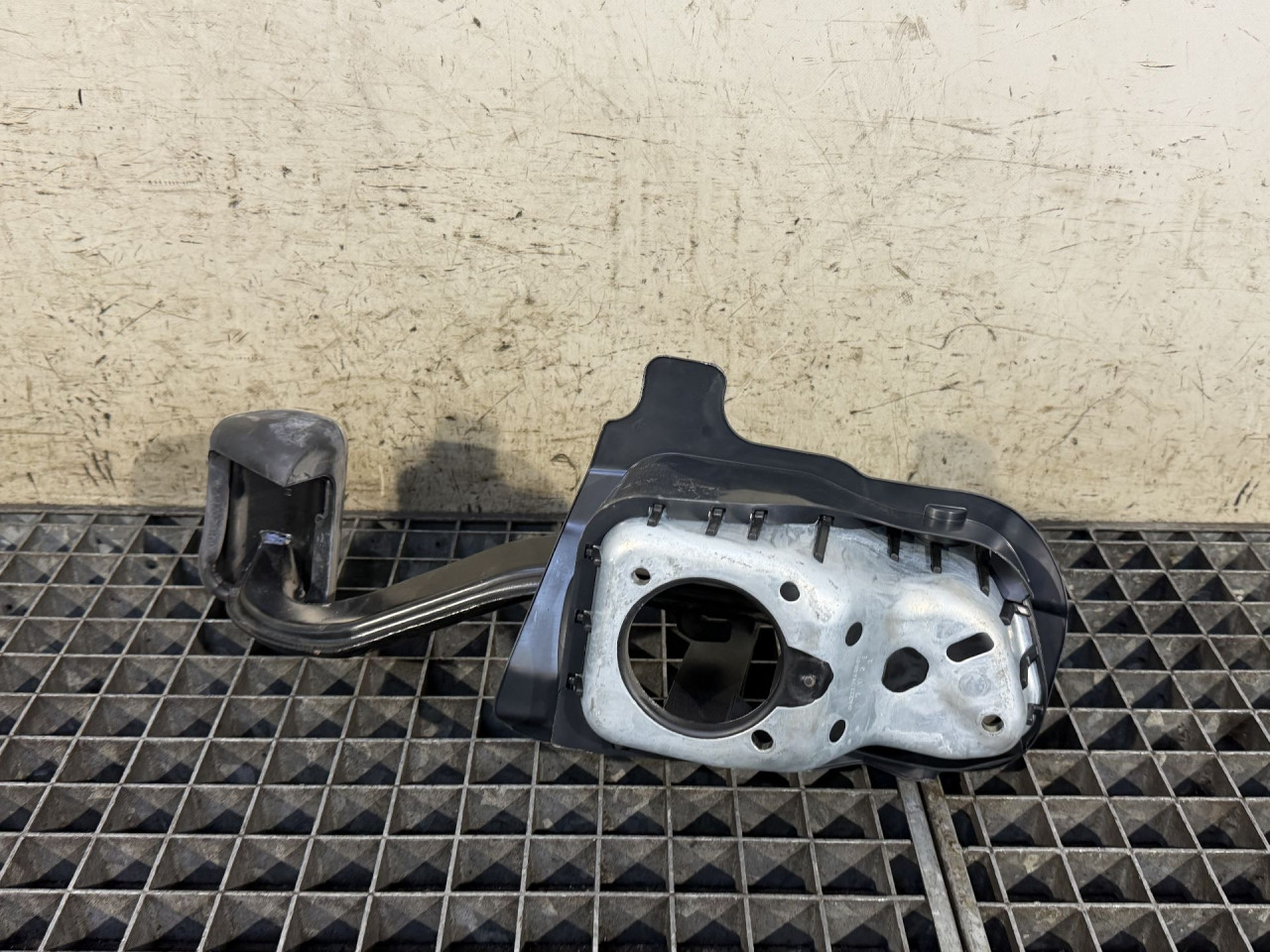 PAPUCICA KOCNICE MERCEDES E KLASA (W213/S213) > 16-23 A2052920308