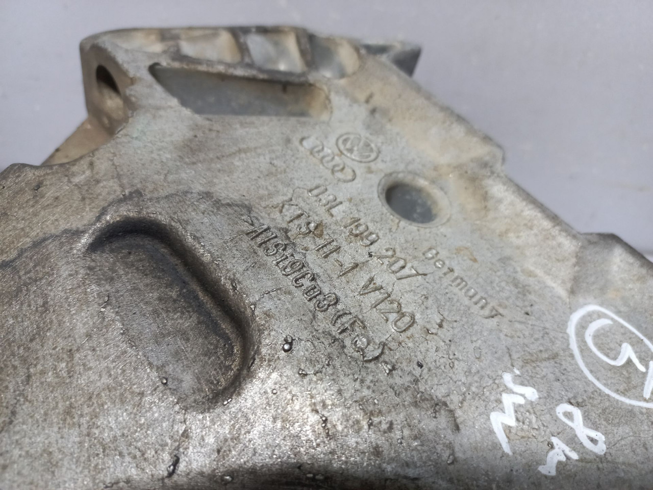 DIJELOVI NOSAC MOTORA VW CADDY > 10-15 03L199207