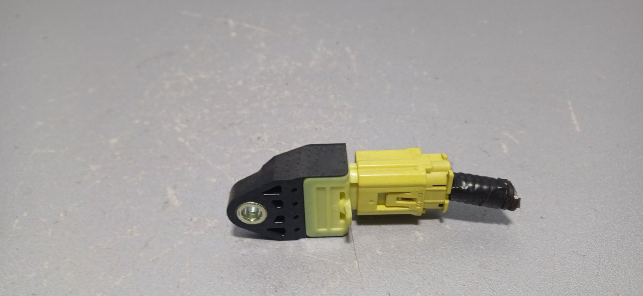 DIJELOVI SENZOR AIRBAGA TOYOTA RAV 4 > 06-09 2.2 8983142010