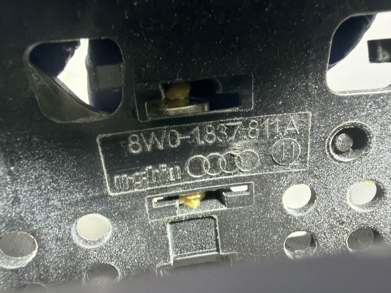 DIJELOVI RUCKA VRATA AUDI A4 (B9) > 15-18 2.0 8W01837811A