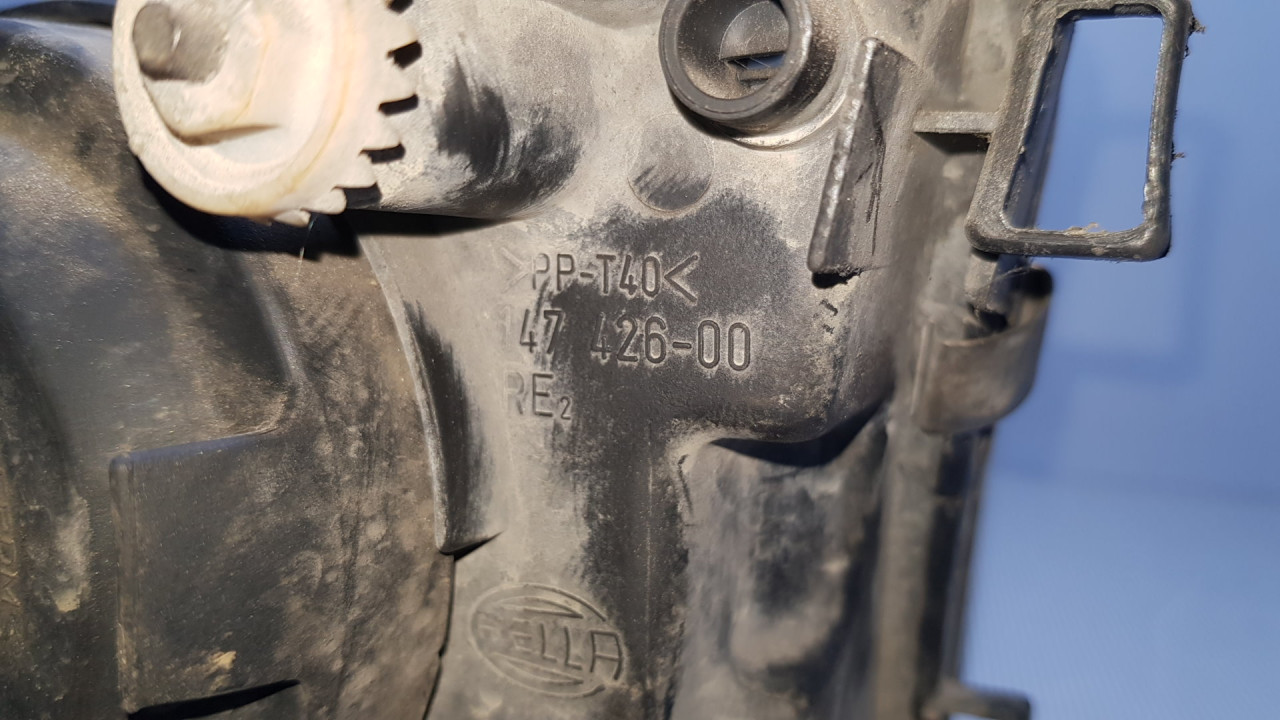 DIJELOVI FAR VW PASSAT B5 > 96-00 14742600