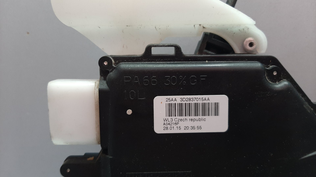 DIJELOVI BRAVA VRATA VW CADDY > 03-10 3D2837015AA