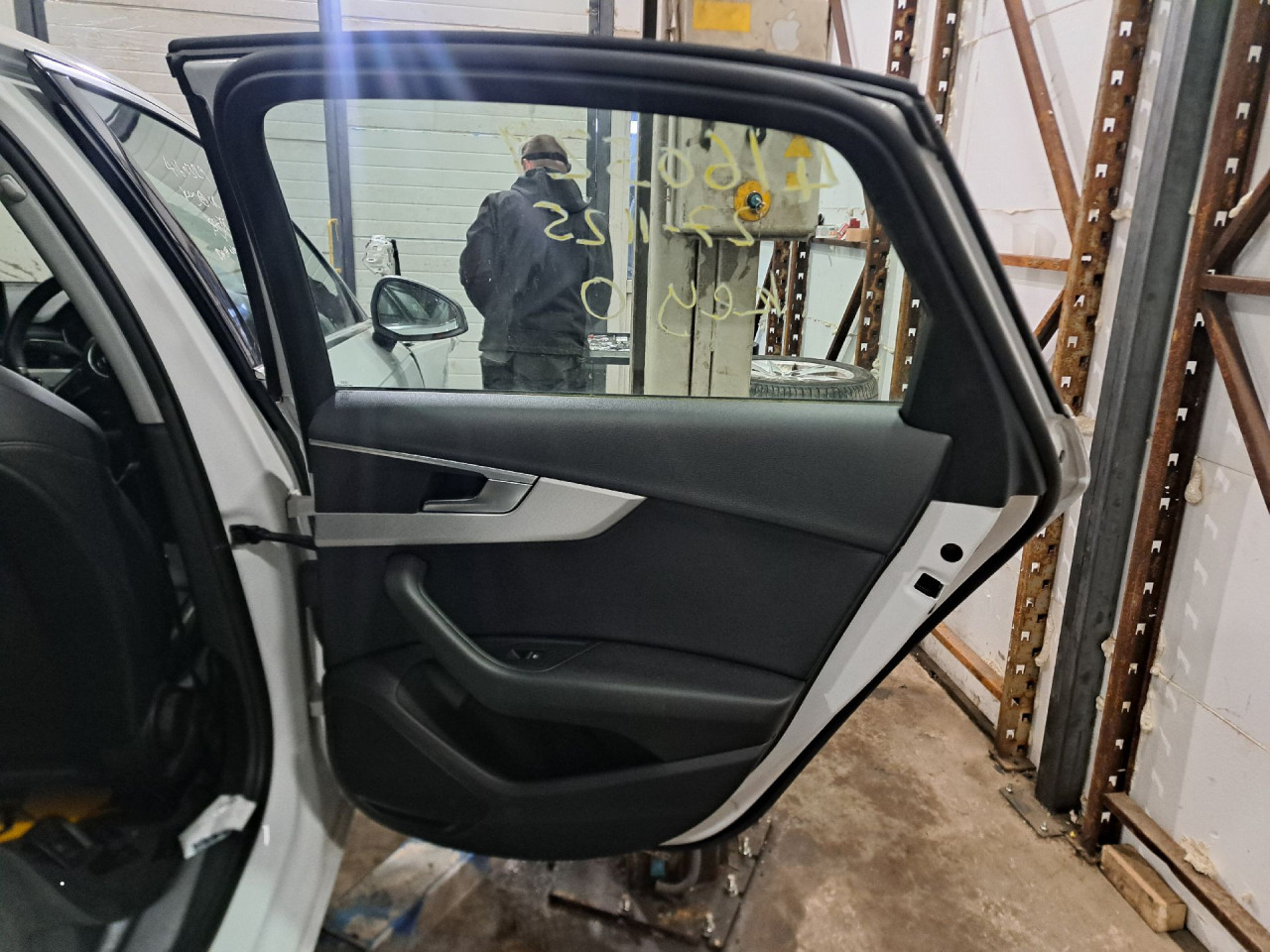 DIJELOVI VRATA AUDI A4 (B9) > 15-18