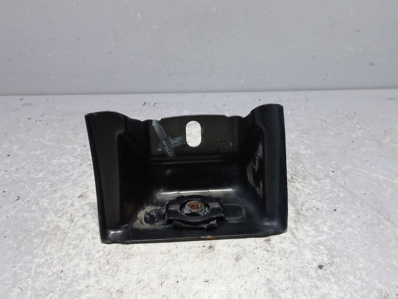 DIJELOVI NOSAC VW T5 > 03-09 7H0805731