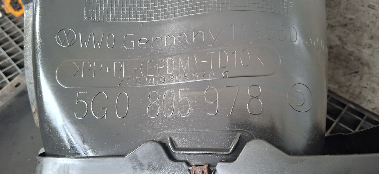 DIJELOVI UNUTRASNJI BLATOBRAN VW GOLF 7 > 12-16 2.0 5G0805978D