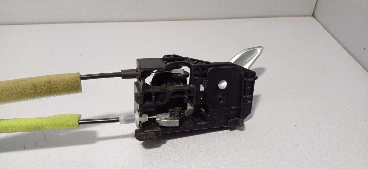 UNUTRASNJA RUCKA VRATA MAZDA 3 > 13-16 KD53T8314