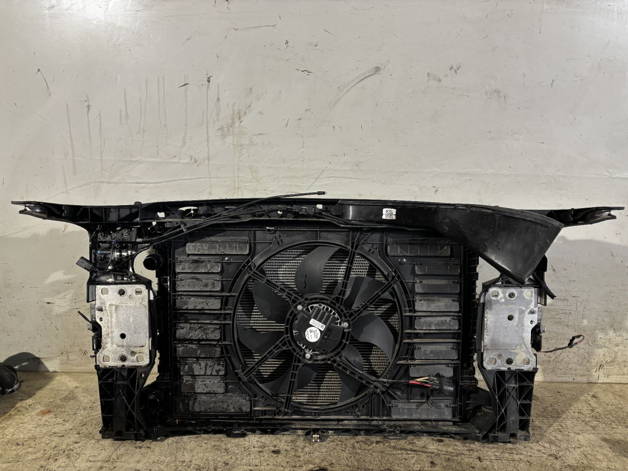 DIJELOVI HLADNJAK VODE AUDI A4 (B9) > 19-