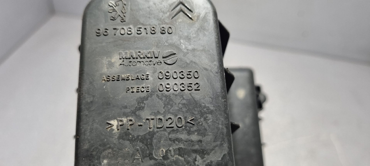 KUCISTE FILTERA ZRAKA PEUGEOT 208 > 12-15 9670851880