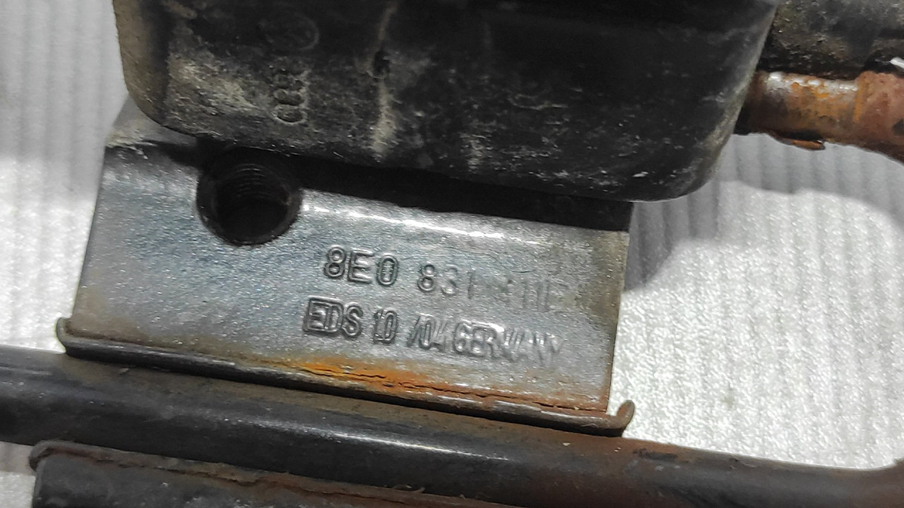 DIJELOVI BAGLAMA AUDI A6 > 04-08 8E0831411B