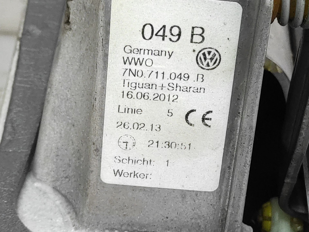DIJELOVI SALTEBLA VW SHARAN > 10- 7N0711049B