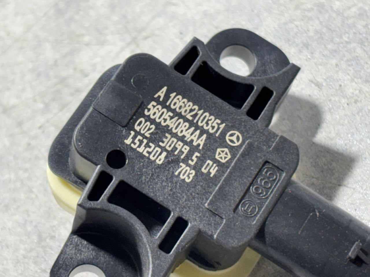 SENZOR AIRBAGA MERCEDES A KLASA (W176) > 15-18 A1668210351