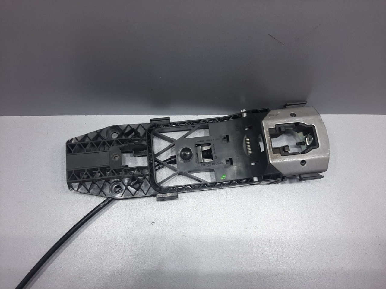DIJELOVI RUCKA VRATA VW AMAROK > 09-16 5N0837885