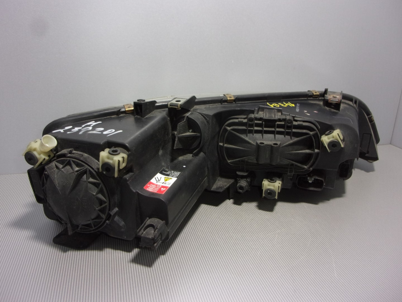 DIJELOVI FAR MAZDA 6 > 02-05 MZ049013