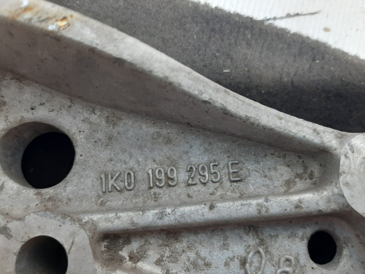 DIJELOVI NOSAC LAFETE VW GOLF 5 > 03-08 1K0199295E