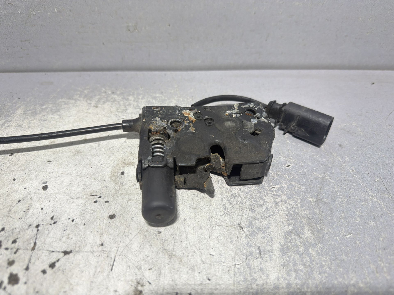 DIJELOVI BRAVA HAUBE AUDI Q3 > 11-15 8U0823509