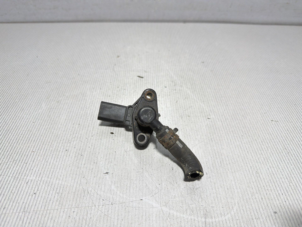 DIJELOVI SENZOR PRITISKA RENAULT TRAFIC > 14- 2.0 223057652R