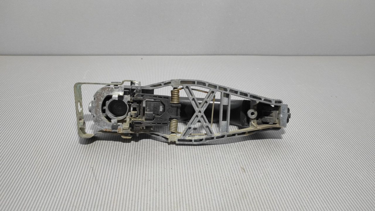 DIJELOVI RUCKA VRATA VW CADDY > 03-10 1T0839885A