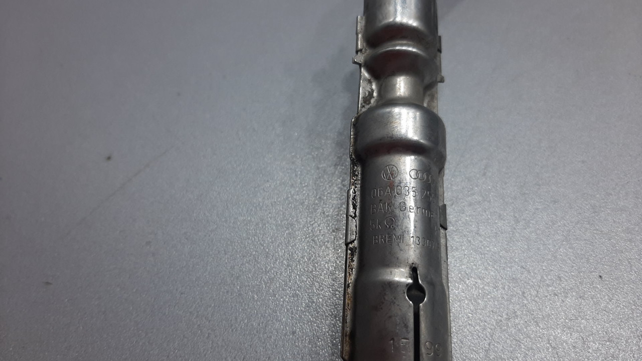 DIJELOVI BOMBINA VW JETTA > 10-14 06A035255C