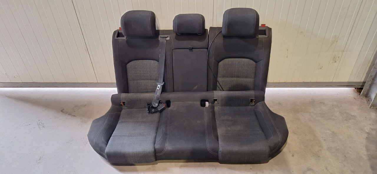 DIJELOVI SJEDISTA VW PASSAT B8 > 19 -